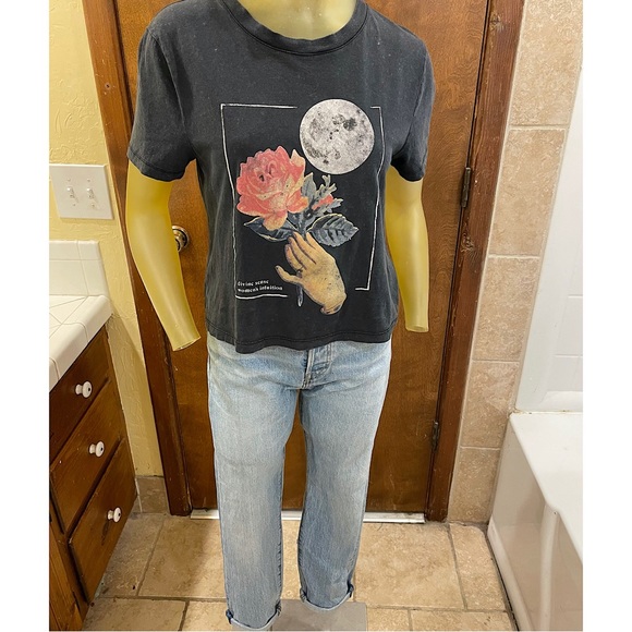 Cotton On Classic Arts Graphic Tee. Size medium. - Picture 12 of 16